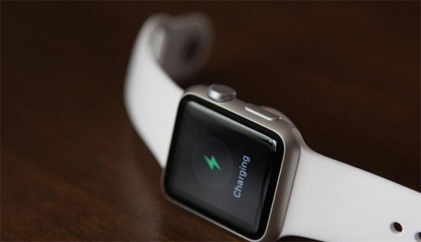 Apple Watch sạc bị nóng thời gian dài sẽ dẫn đến tình trạng máy nhanh hư, hỏng